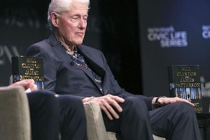 “克林顿：知道中国取代美国那一天会来，希望到时候…”