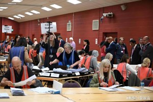 开云体育网页版登录入口-法拉奇横空出世，英国政治正式进入“川普化”新时代
