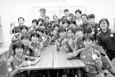 校园里的“铿锵玫瑰”