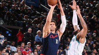 长痛不如短痛，快船就应该赶紧放弃这位偶尔奏效的内线老将？