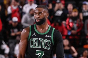 开云官方网-NBA官方罚单：杰伦-布朗出局抨击该调查3名裁判 被罚款5万美元